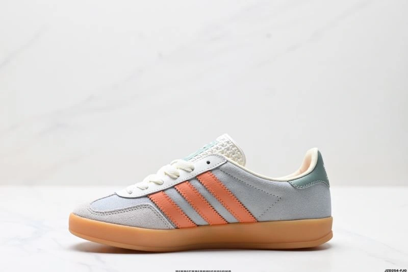 Chic Adidas Gazelle Shoes 560