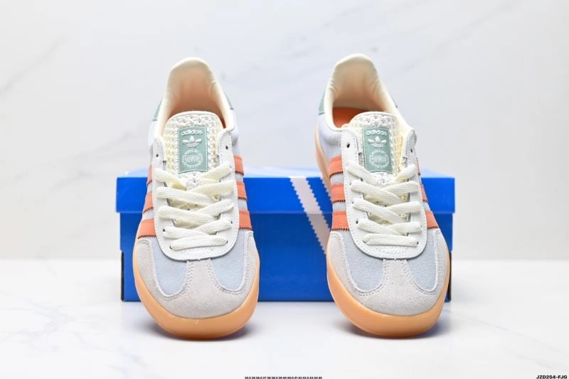 Chic Adidas Gazelle Shoes 560
