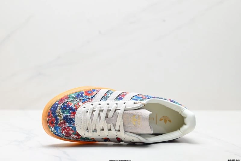 Adidas Gazelle Shoes TravelReady 572