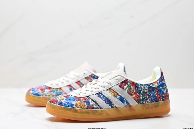 Adidas Gazelle Shoes TravelReady 572