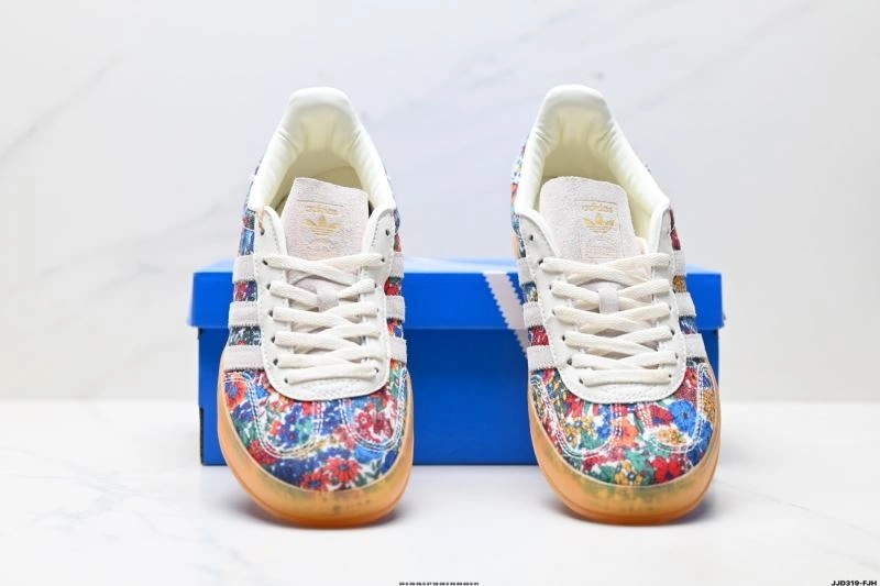 Adidas Gazelle Shoes TravelReady 572