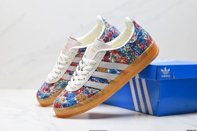 Adidas Gazelle Shoes TravelReady 572