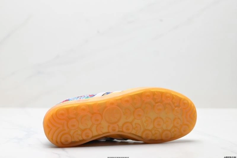 Adidas Gazelle Shoes TravelReady 572