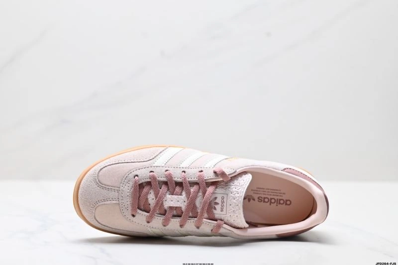 Adidas Gazelle Shoes RelaxedFit 565