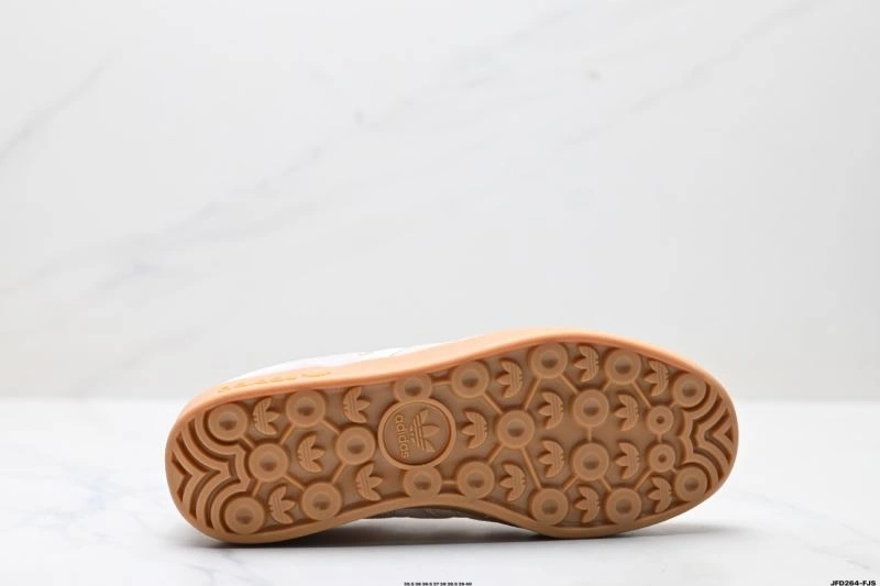 Adidas Gazelle Shoes RelaxedFit 565