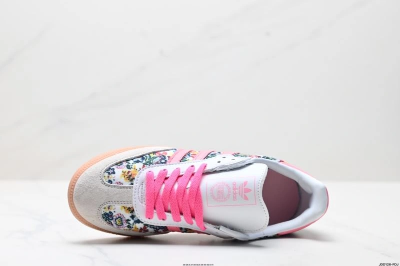 Adidas Gazelle Shoes TimelessDesign 562