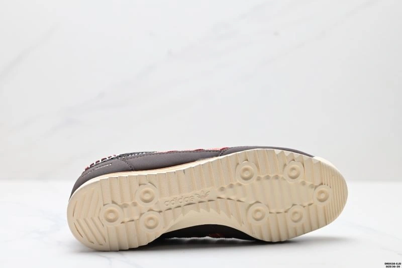 Functional Adidas SL Shoes 957