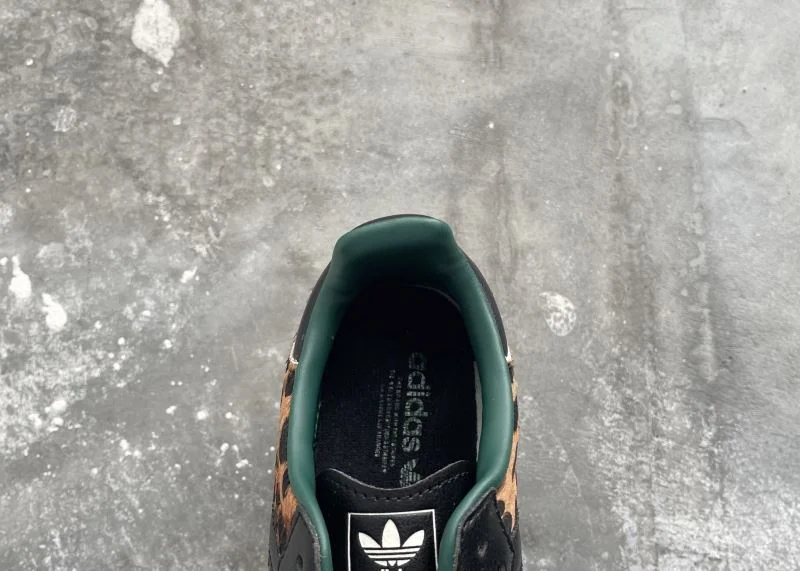 Resilient Adidas Samba Shoes 16105