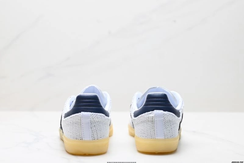 WellDesigned Adidas Samba Shoes 236