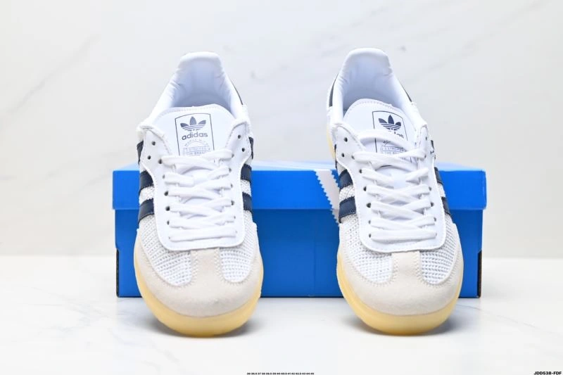 WellDesigned Adidas Samba Shoes 236
