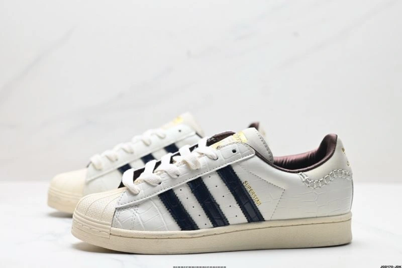 Stylish Adidas Superstar Shoes 988
