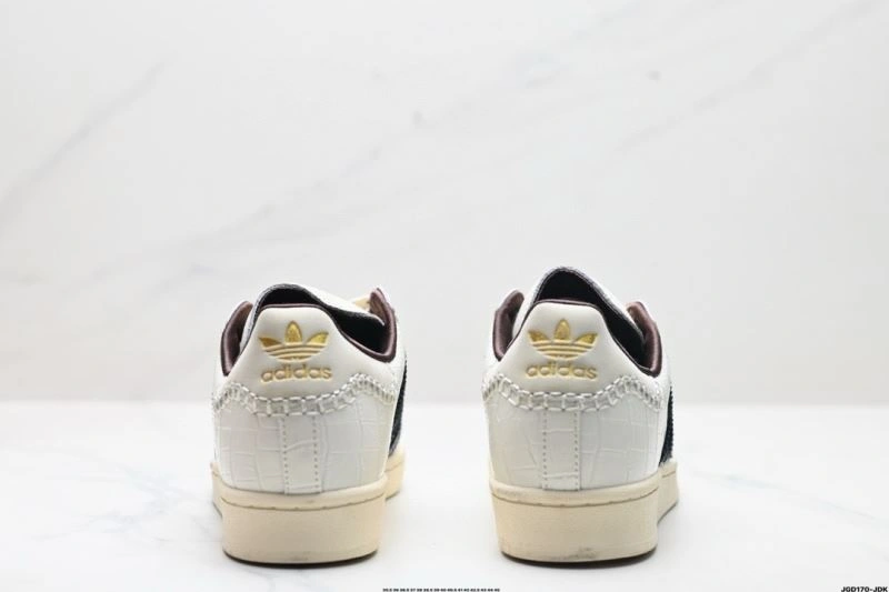 Stylish Adidas Superstar Shoes 988