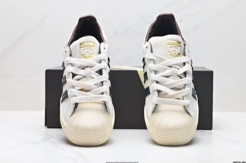 Stylish Adidas Superstar Shoes 988