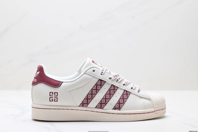 Functional Adidas Superstar Shoes 132