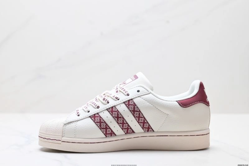 Functional Adidas Superstar Shoes 132