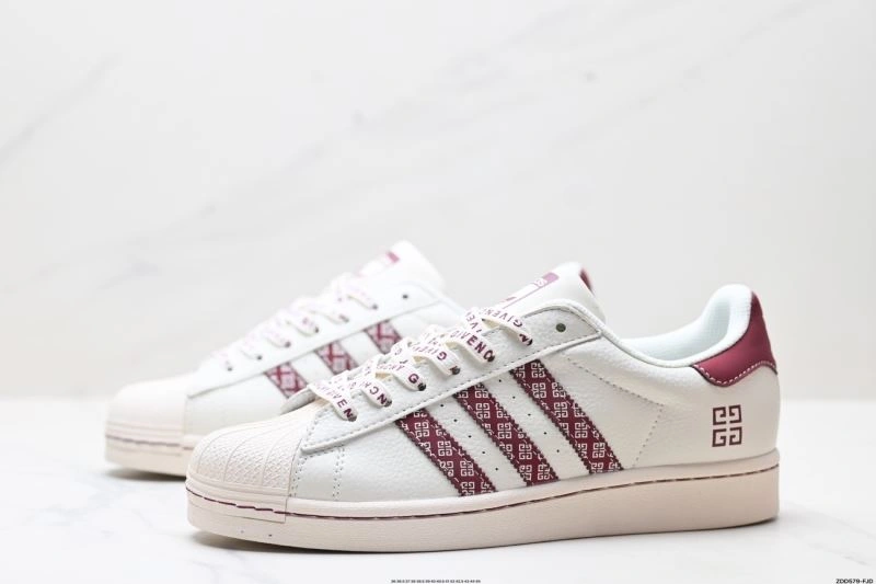 Functional Adidas Superstar Shoes 132