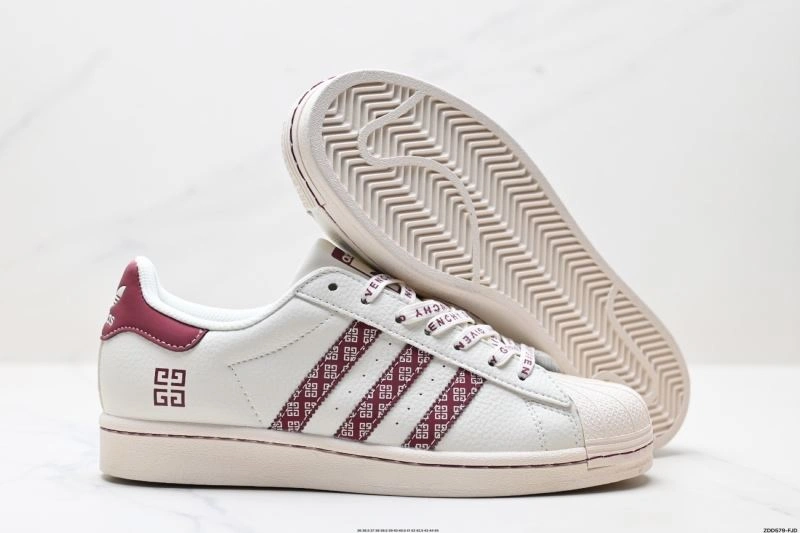Functional Adidas Superstar Shoes 132