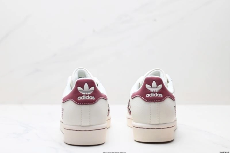 Functional Adidas Superstar Shoes 132