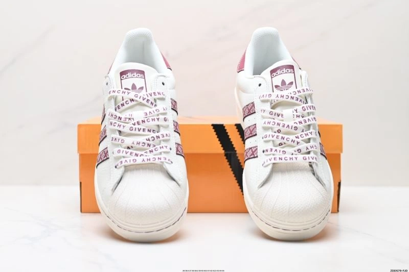 Functional Adidas Superstar Shoes 132