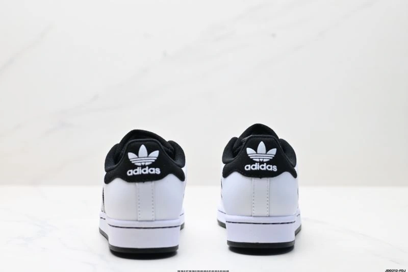 Trendsetting Adidas Superstar Shoes 112