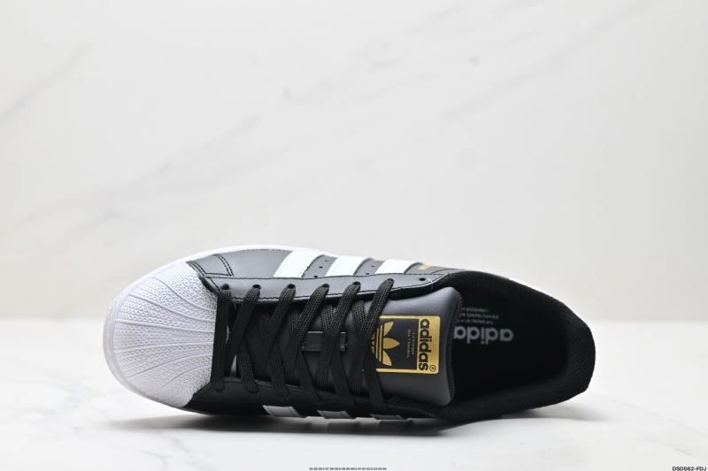 Sporty Adidas Superstar Shoes 88