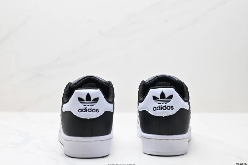 Sporty Adidas Superstar Shoes 88
