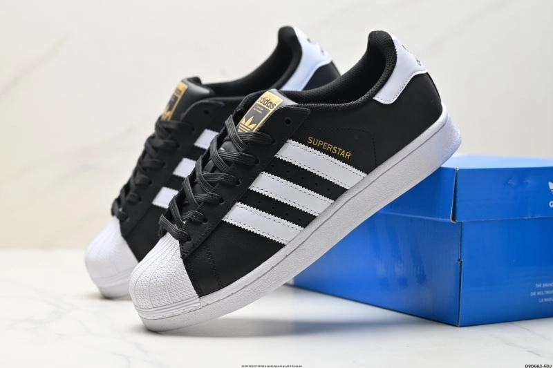 Sporty Adidas Superstar Shoes 88