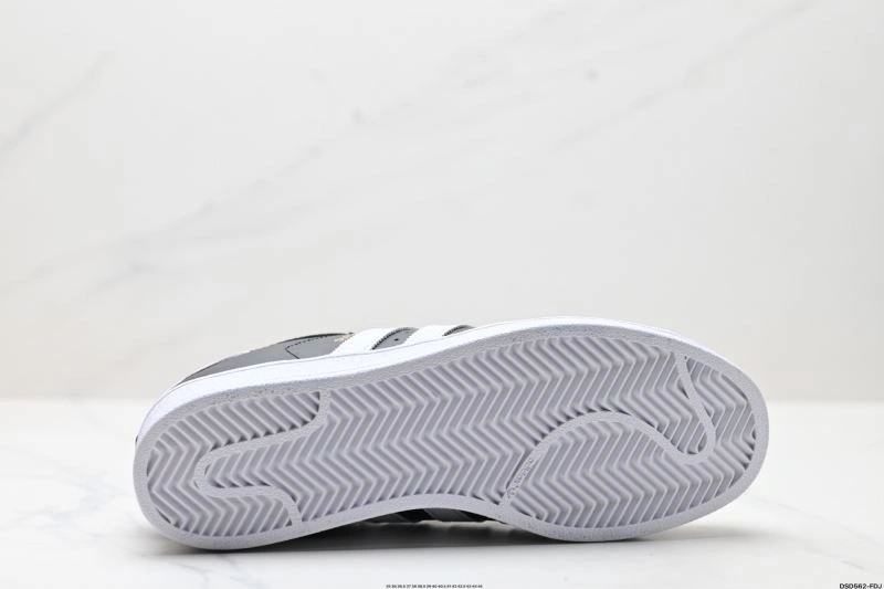 Sporty Adidas Superstar Shoes 88