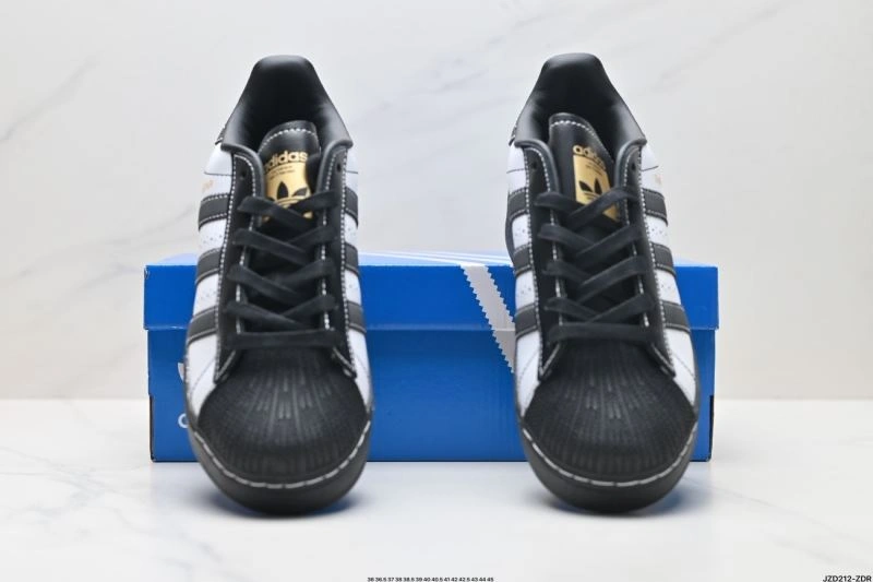 Minimalist Adidas XLG Shoes 842