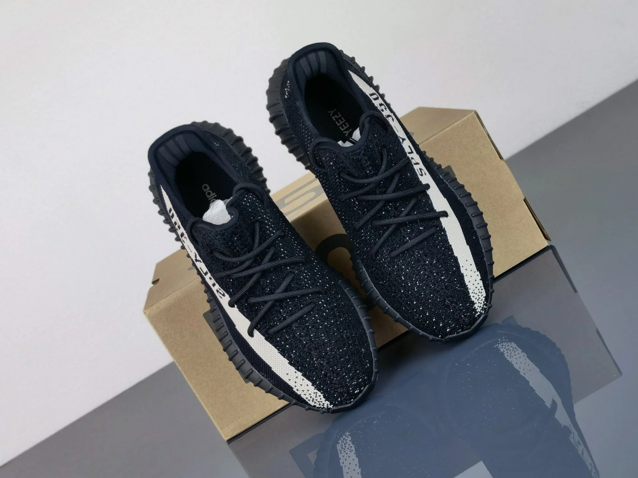 Flexible Adidas Yeezy 350 Shoes 16199