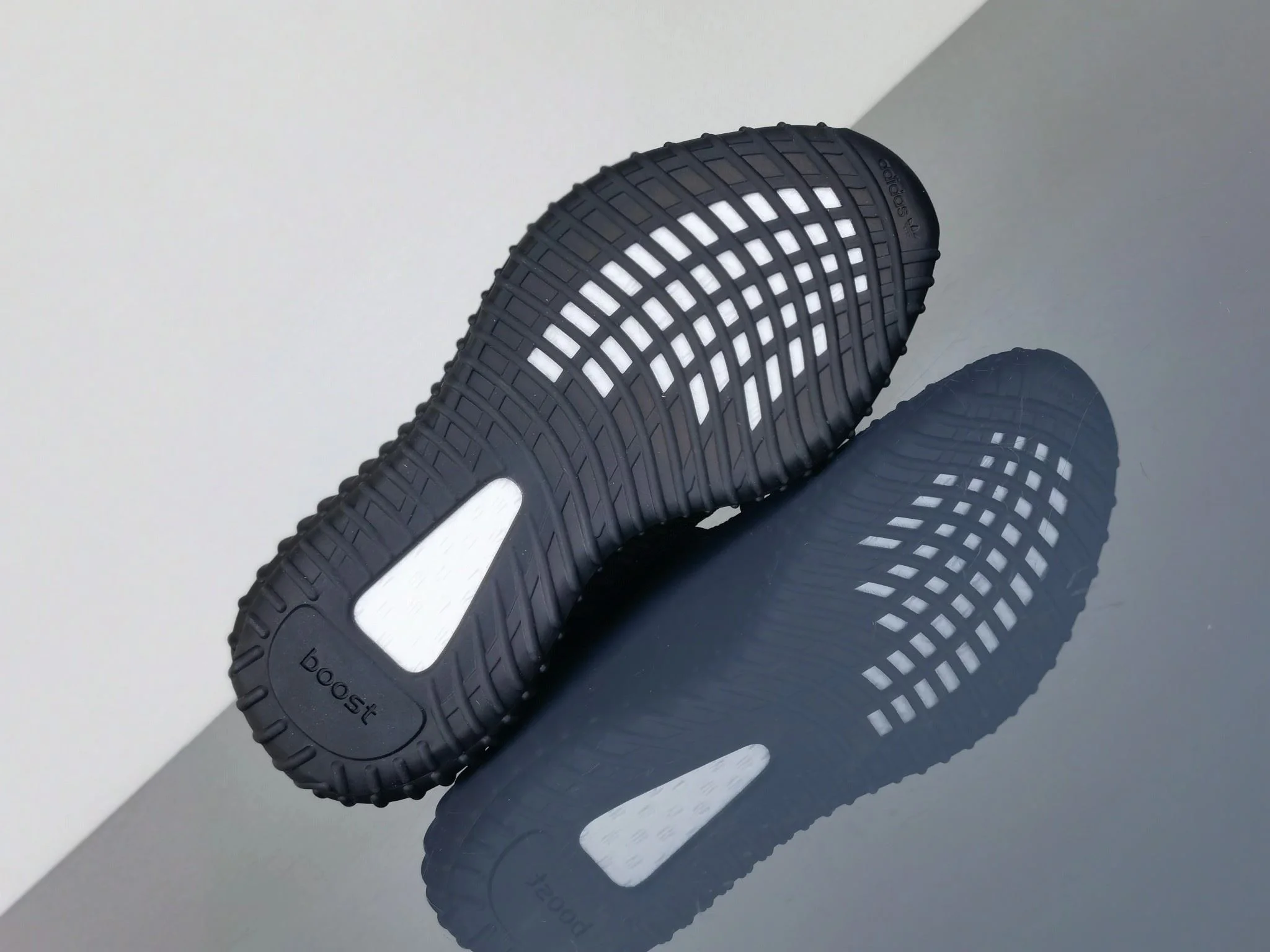 Flexible Adidas Yeezy 350 Shoes 16199