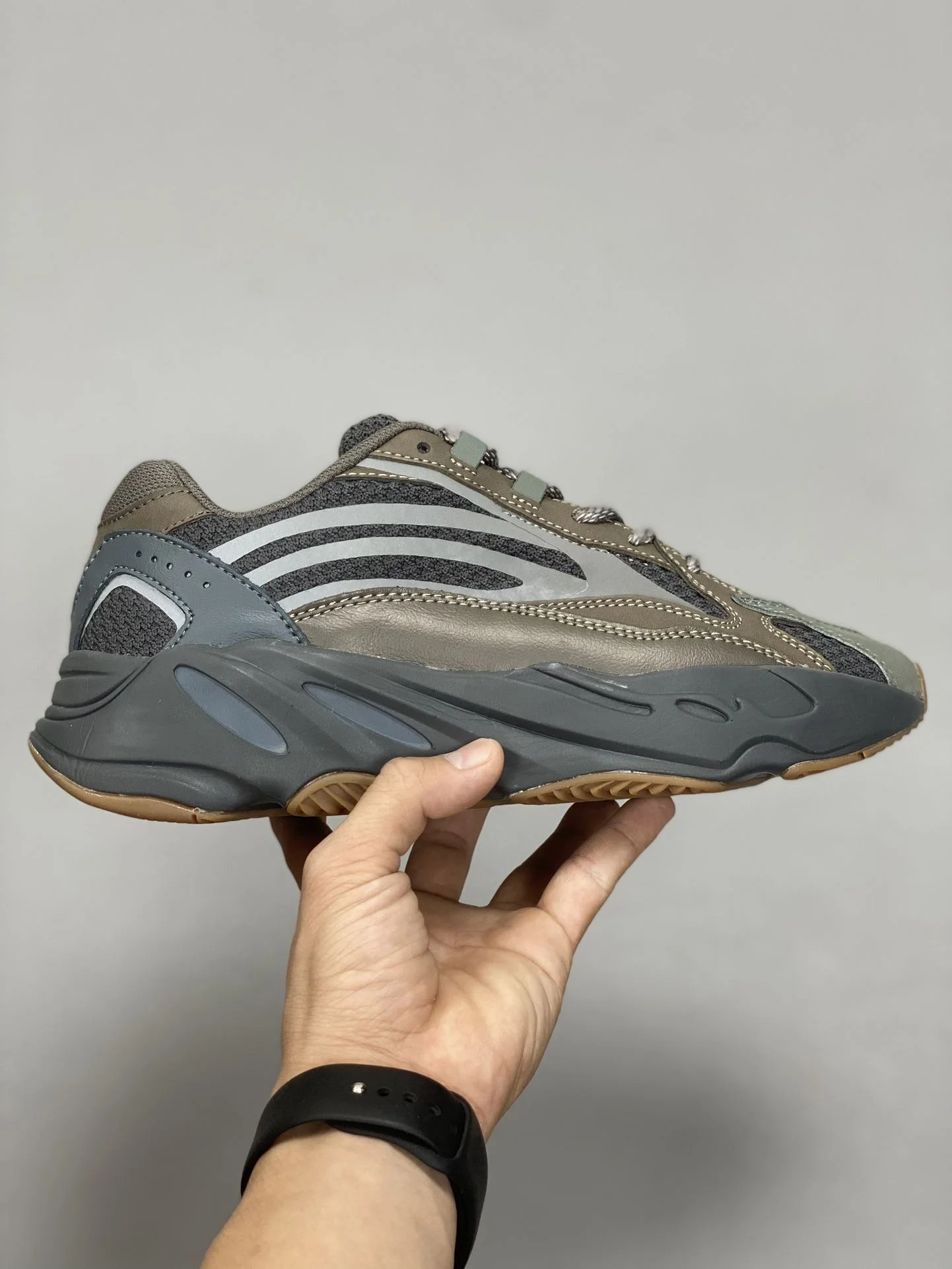 Fashionable Adidas Yeezy 700 Shoes 16175
