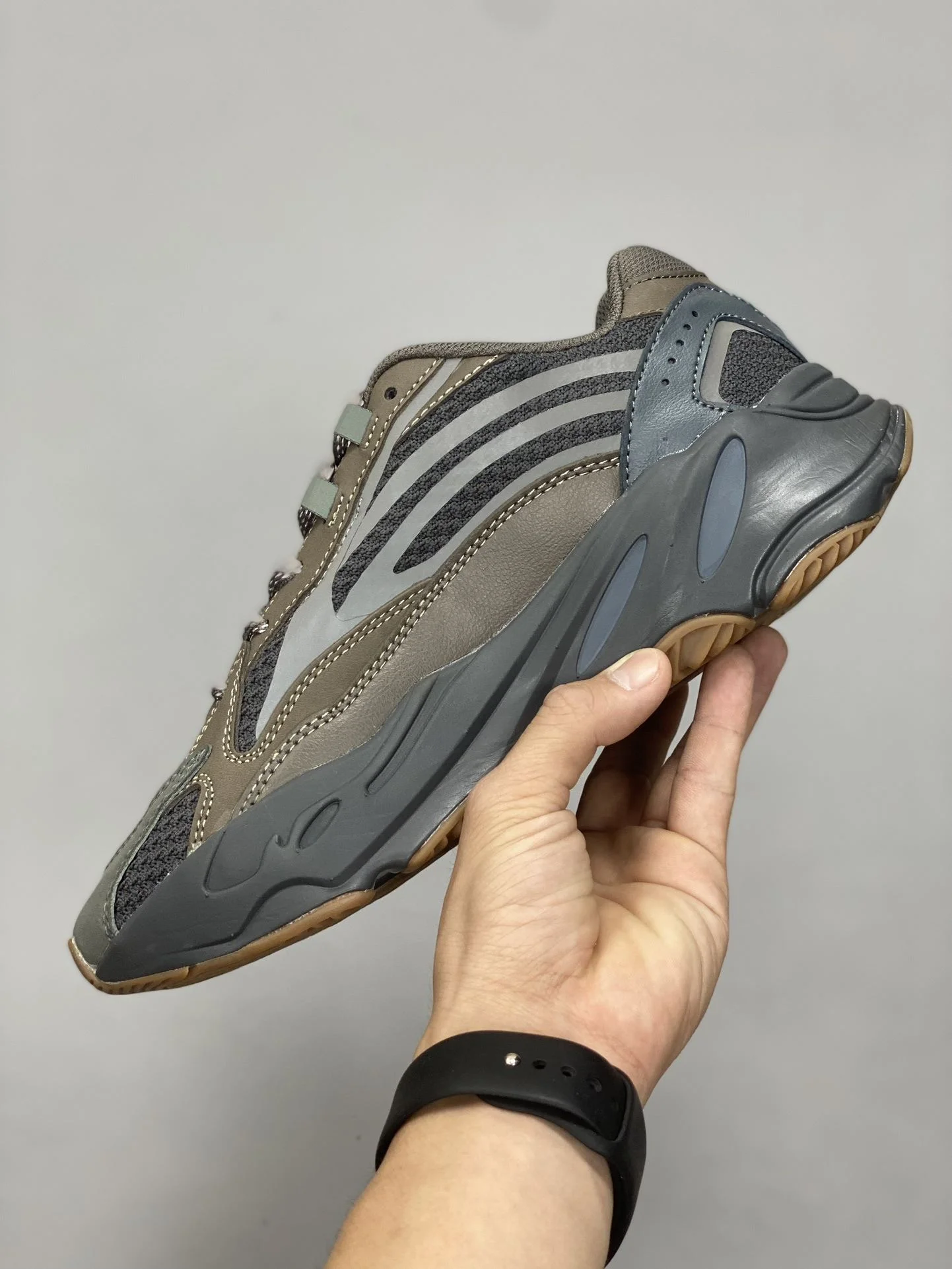 Fashionable Adidas Yeezy 700 Shoes 16175