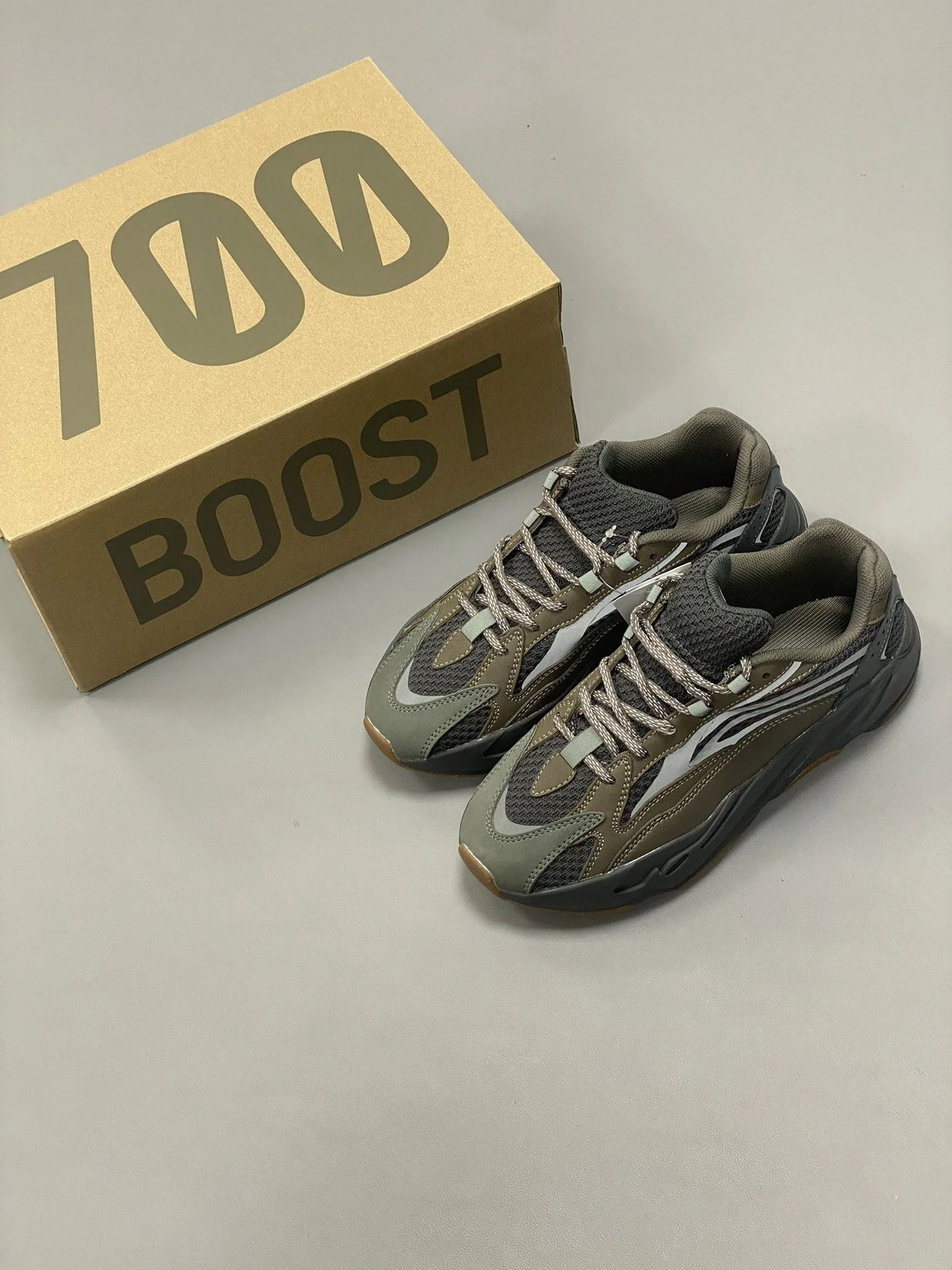 Fashionable Adidas Yeezy 700 Shoes 16175