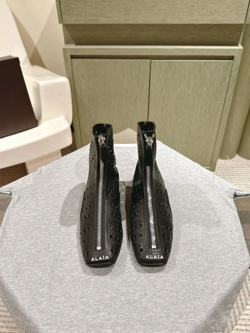 WaterResistant Alaia Boots 13247