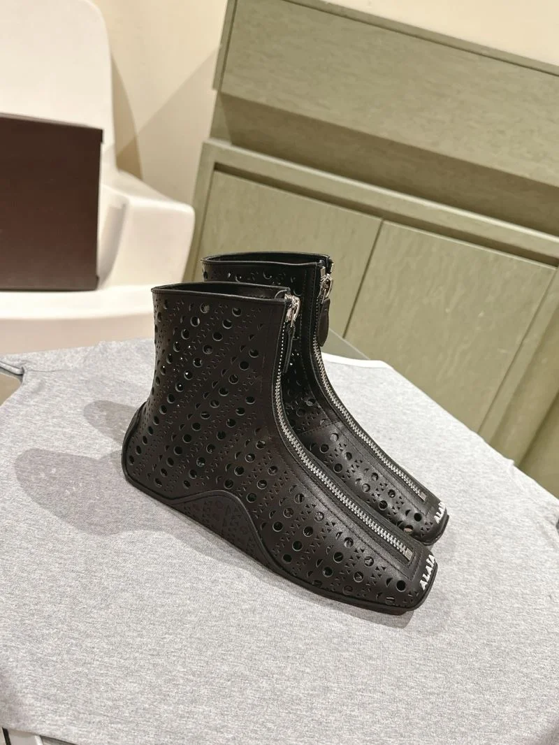 WaterResistant Alaia Boots 13247
