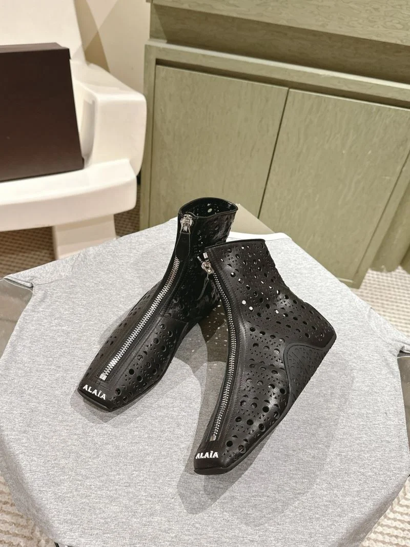WaterResistant Alaia Boots 13247
