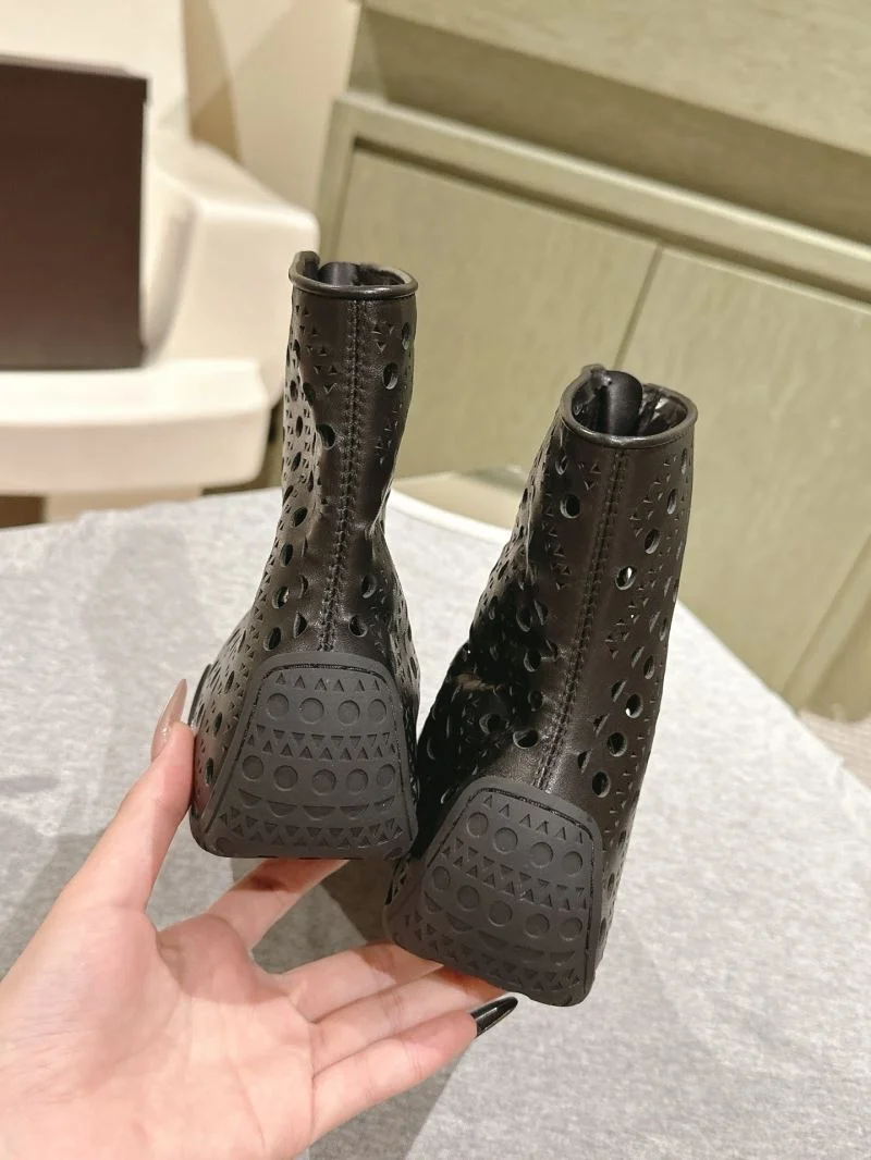 WaterResistant Alaia Boots 13247