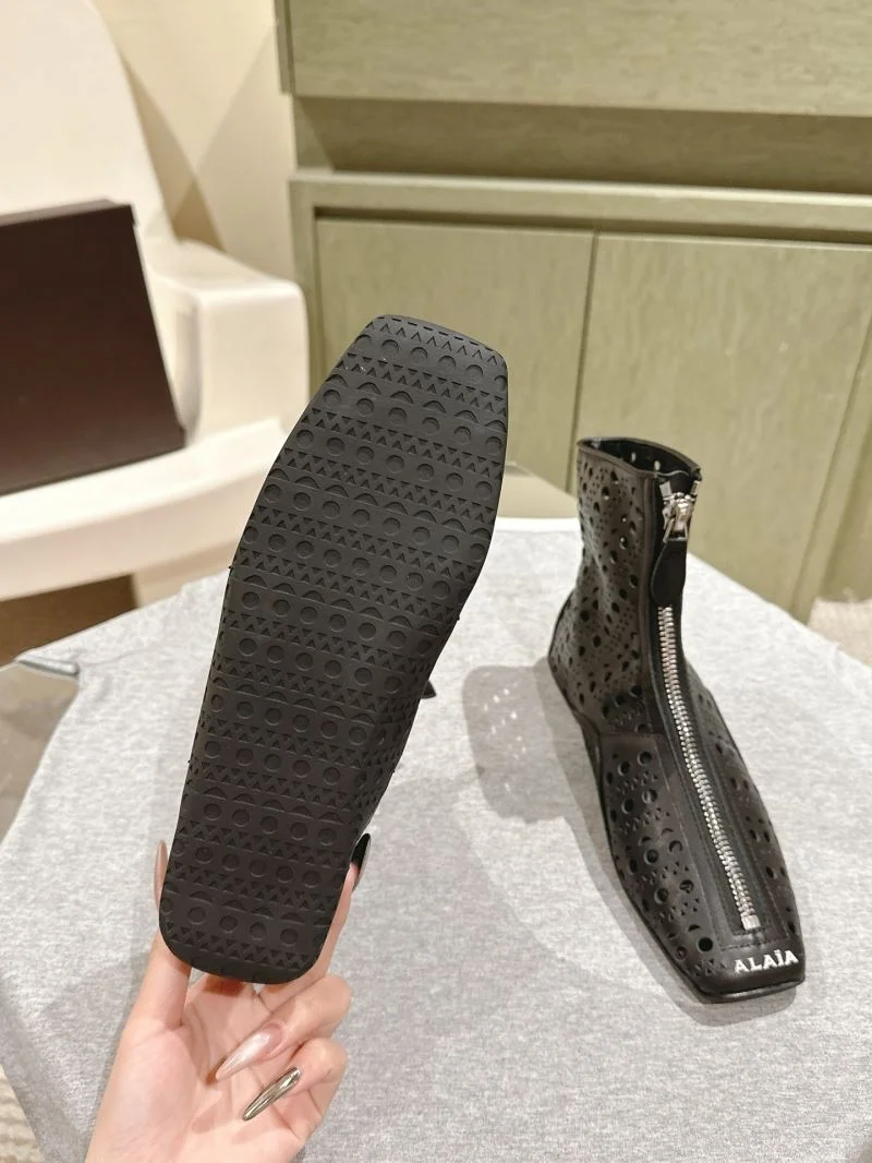 WaterResistant Alaia Boots 13247