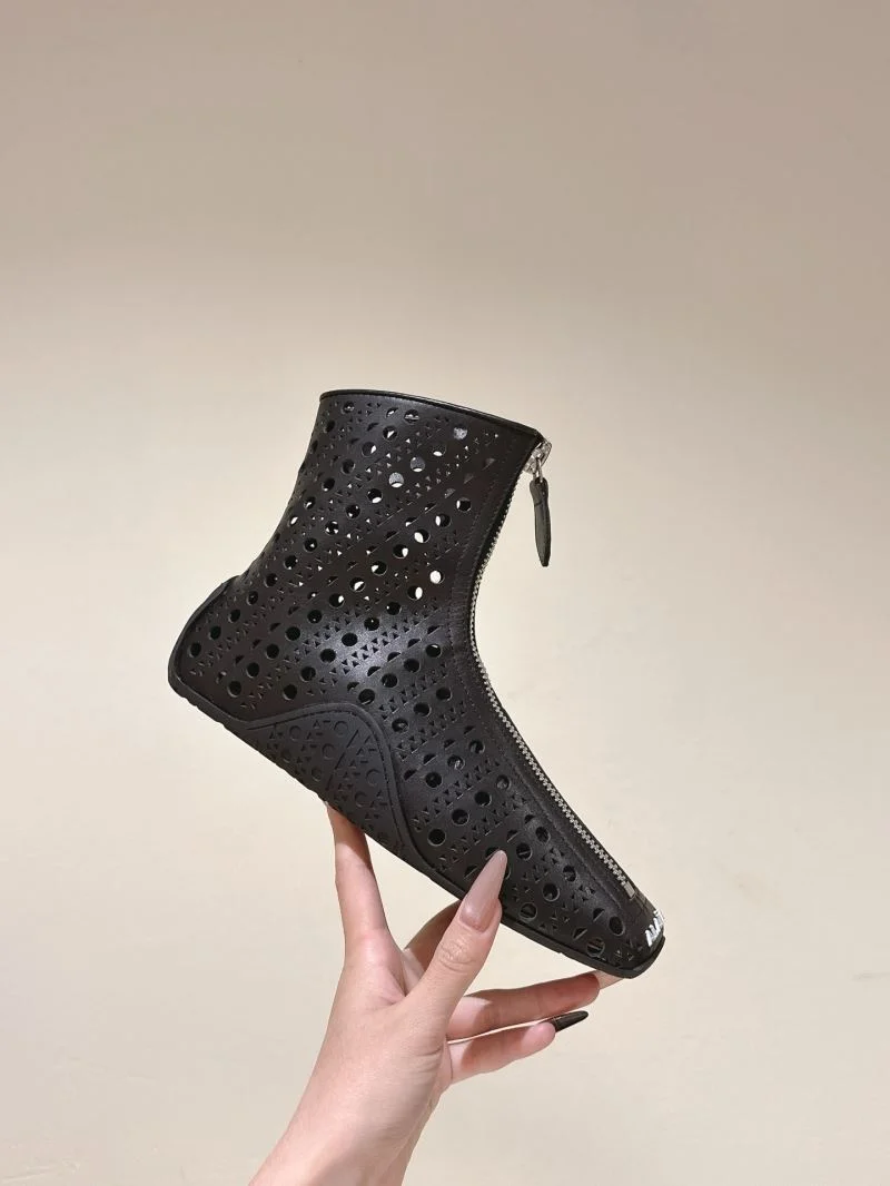 WaterResistant Alaia Boots 13247