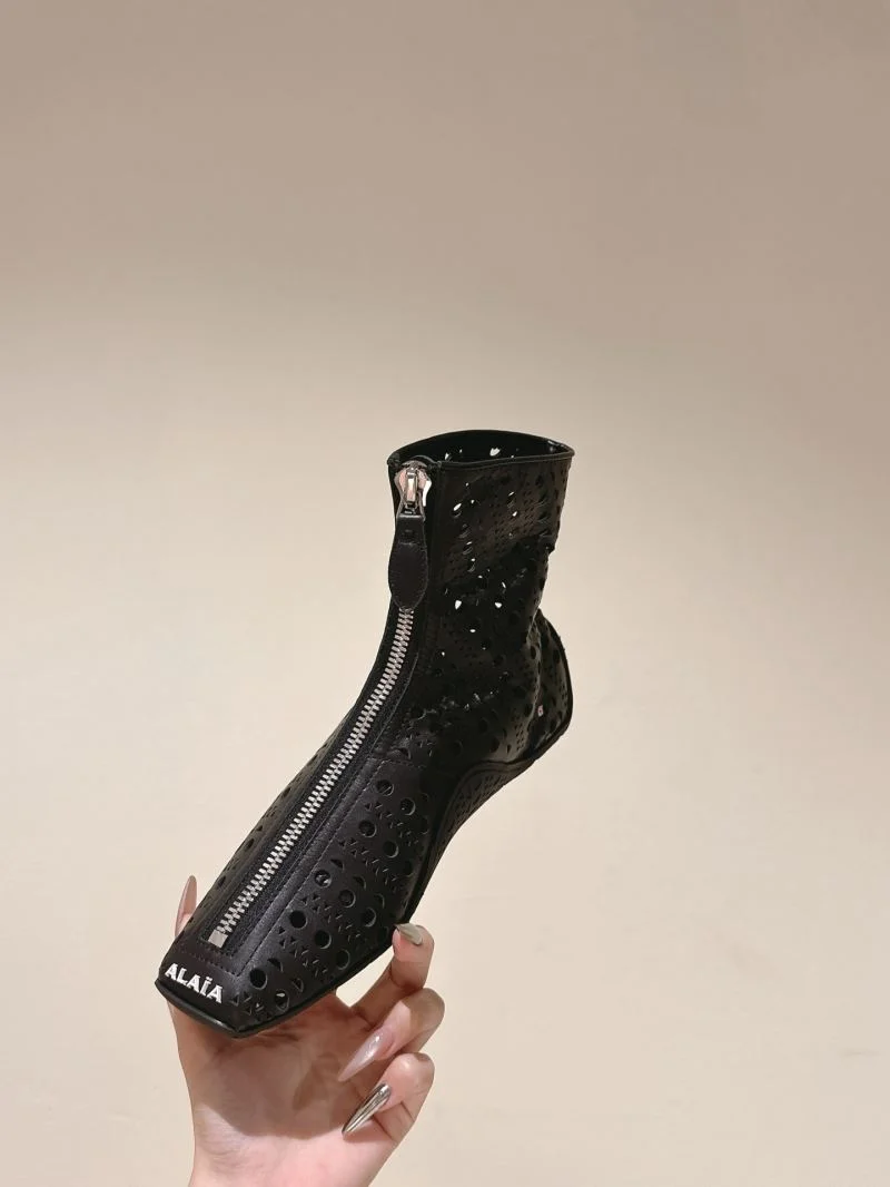 WaterResistant Alaia Boots 13247