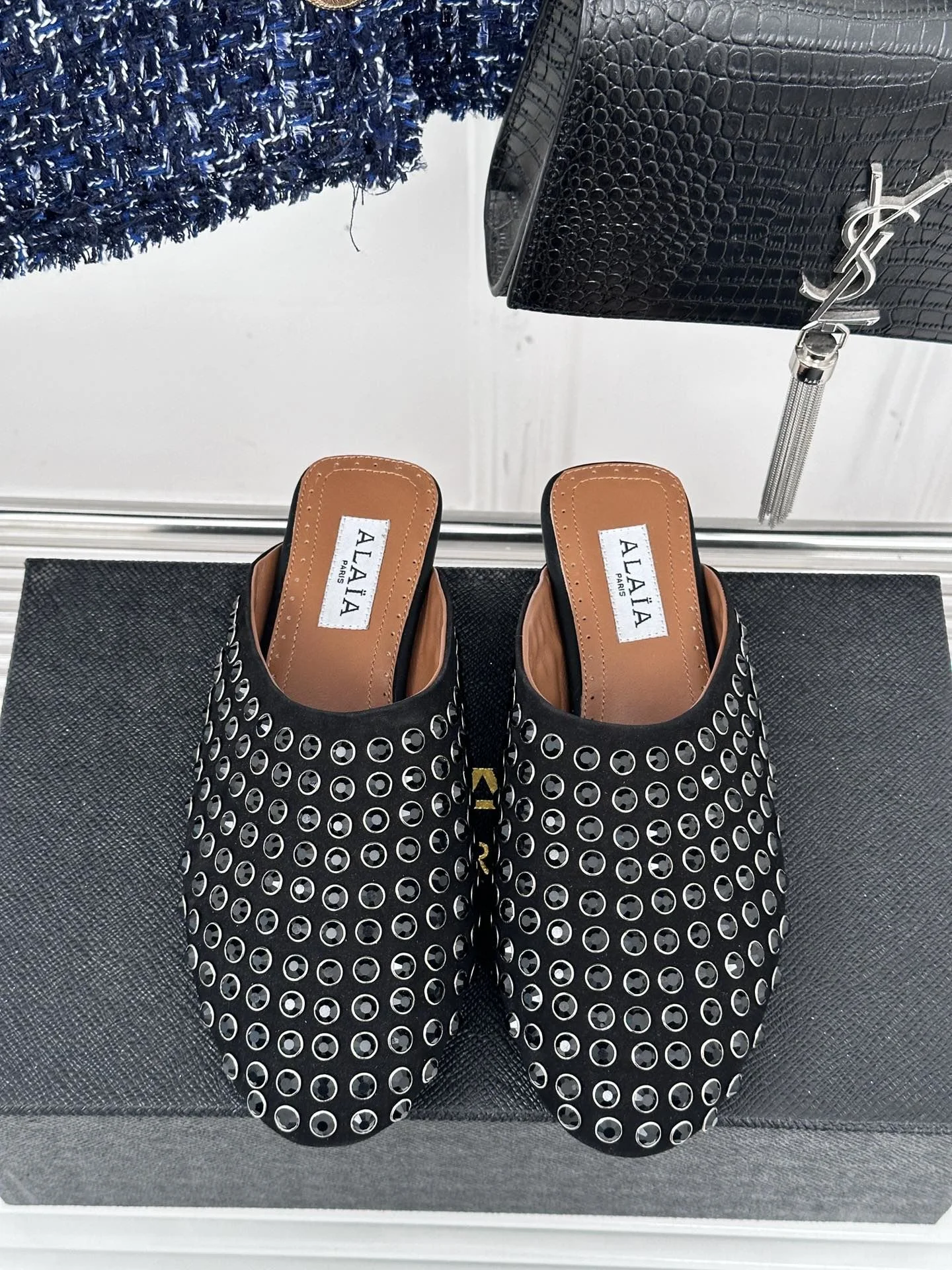 Fashionable Alaia Sandals 8557