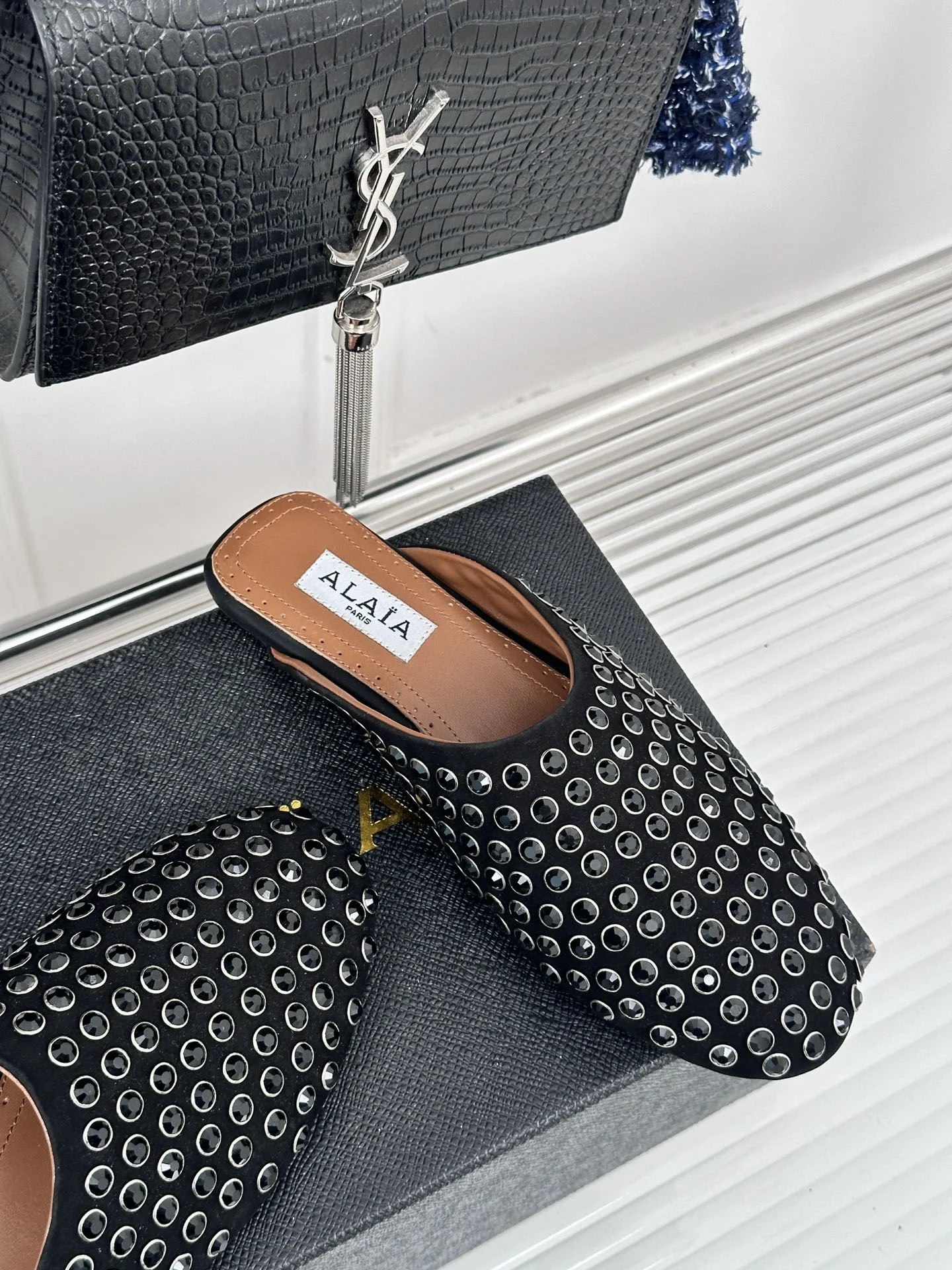 Fashionable Alaia Sandals 8557