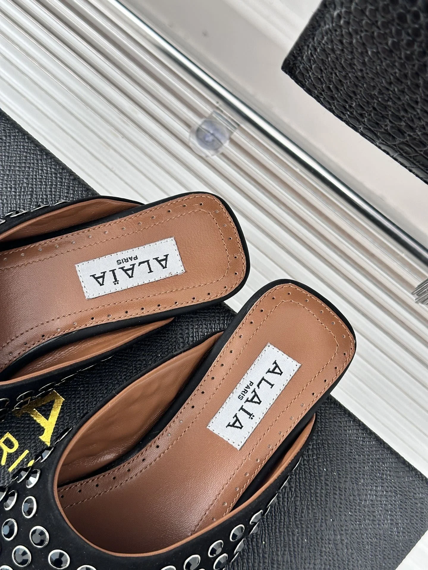 Fashionable Alaia Sandals 8557