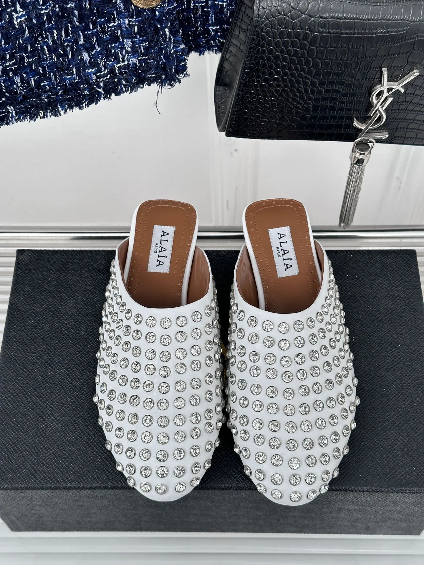 Alaia Sandals Modern 8554