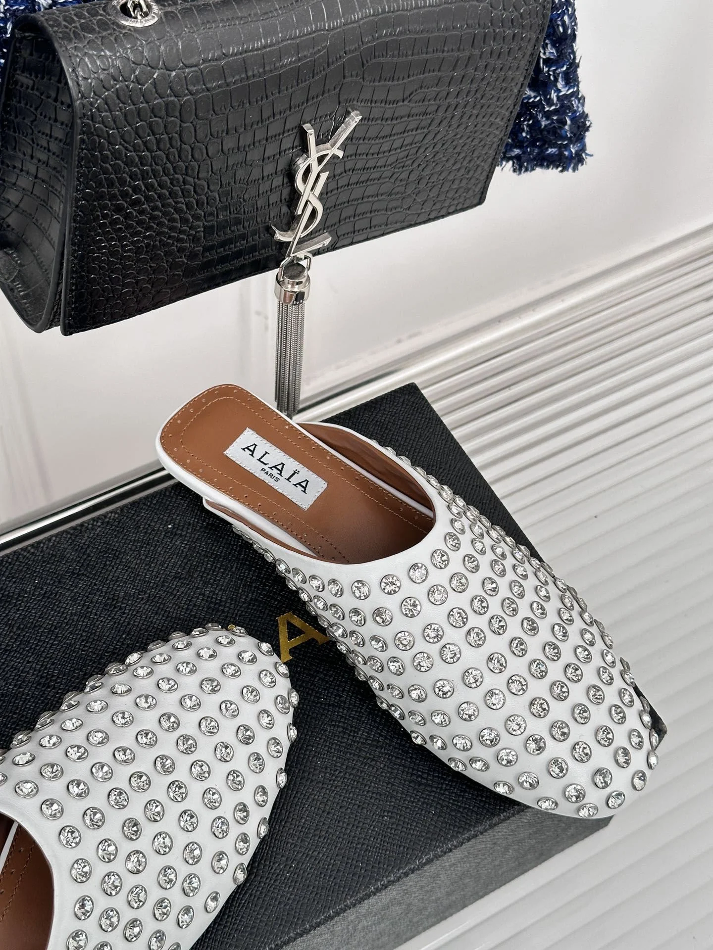 Alaia Sandals Modern 8554