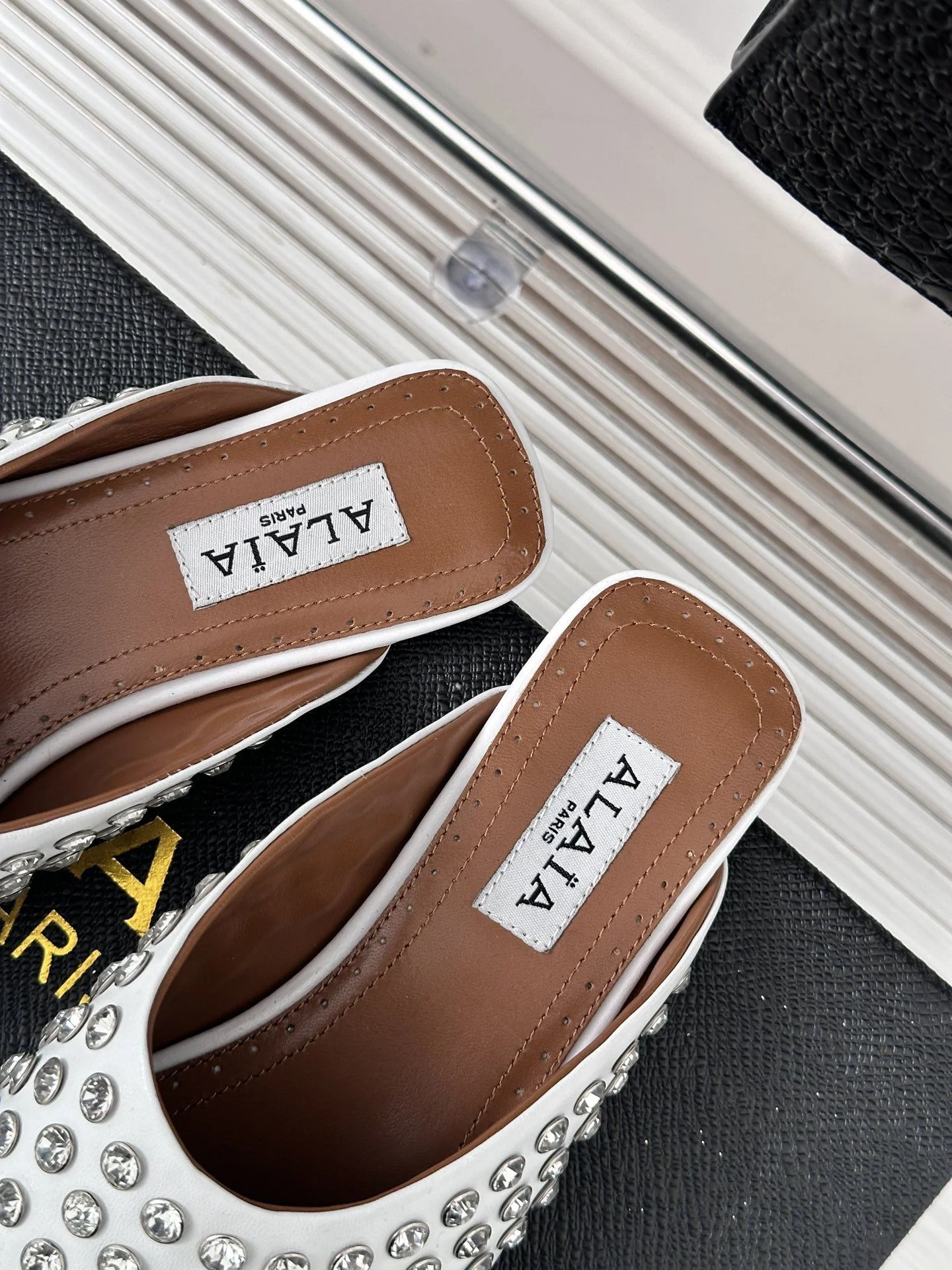 Alaia Sandals Modern 8554