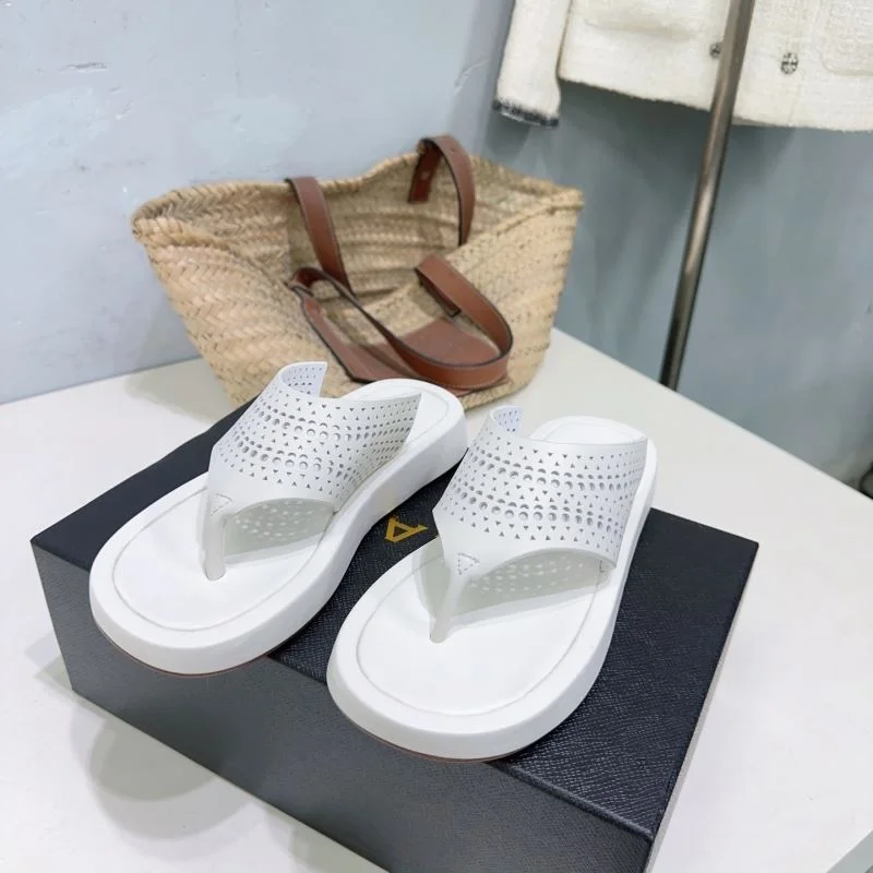Alaia Sandals RelaxedFit 13240