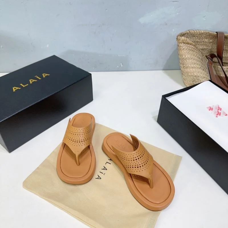Trendsetting Alaia Sandals 13235