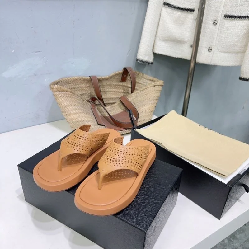 Trendsetting Alaia Sandals 13235